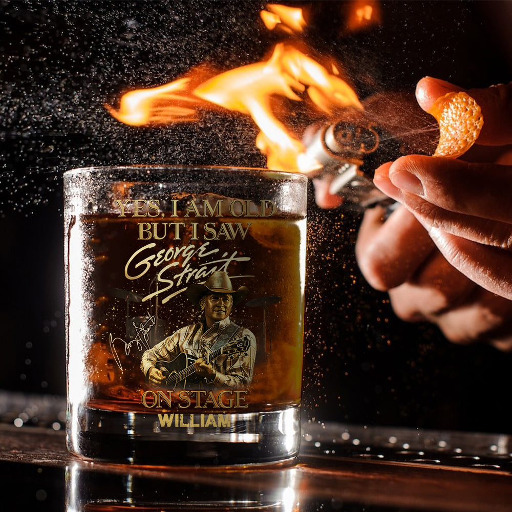 Oui, je suis vieux, mais j'ai vu… sur scène - Verre à whisky personnalisé « Roi de la Country »
