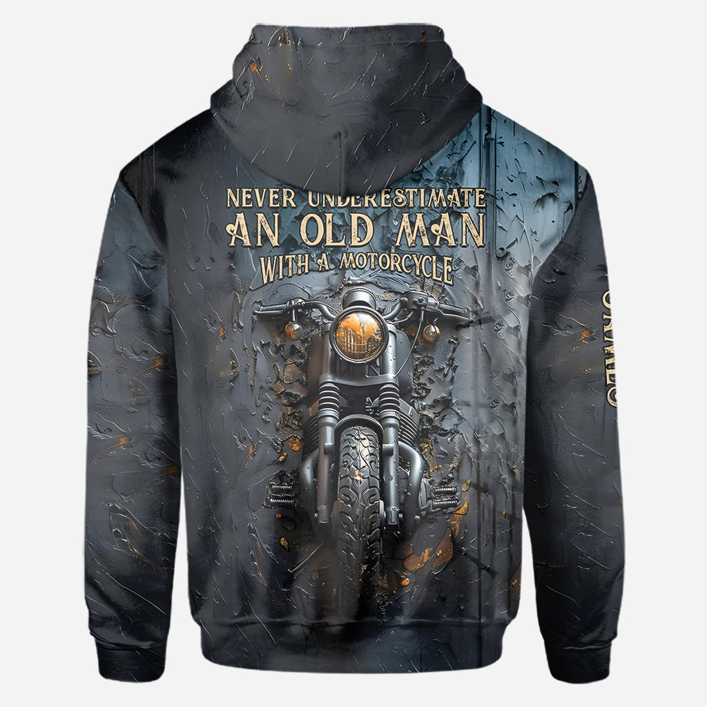 Ne sous-estimez jamais un vieux motard ! – T-shirt motard personnalisé