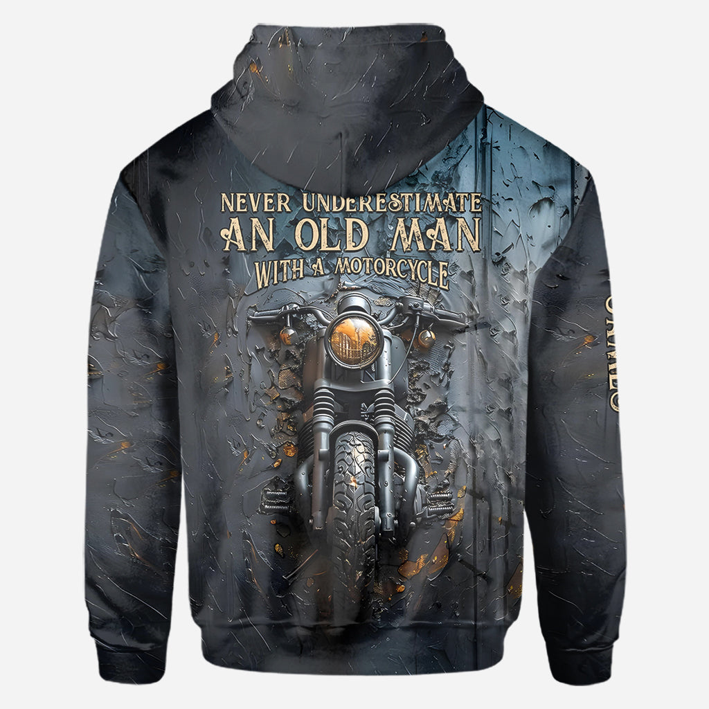 Ne sous-estimez jamais un vieux motard ! – T-shirt motard personnalisé