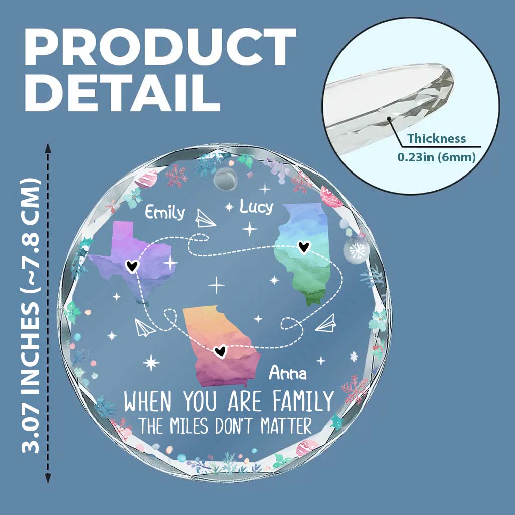 L'amour entre les membres d'une famille ne connaît pas de distance.
 - Ornement en verre rond personnalisé pour la famille