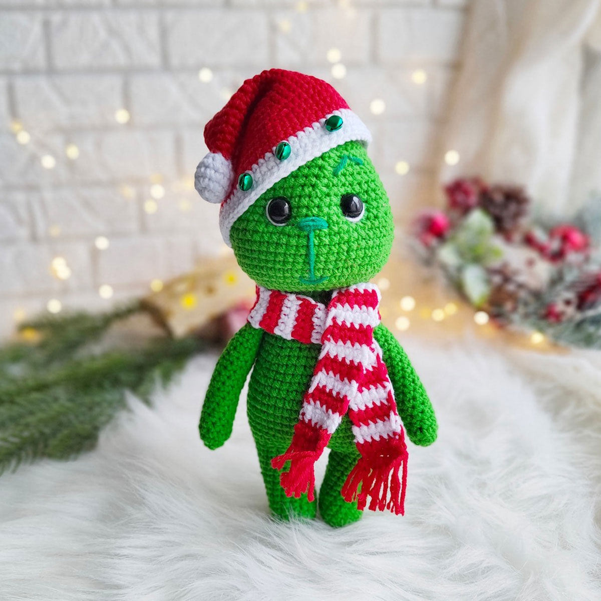 The Christmas Thief - Stole Christmas Hand Knitted Doll