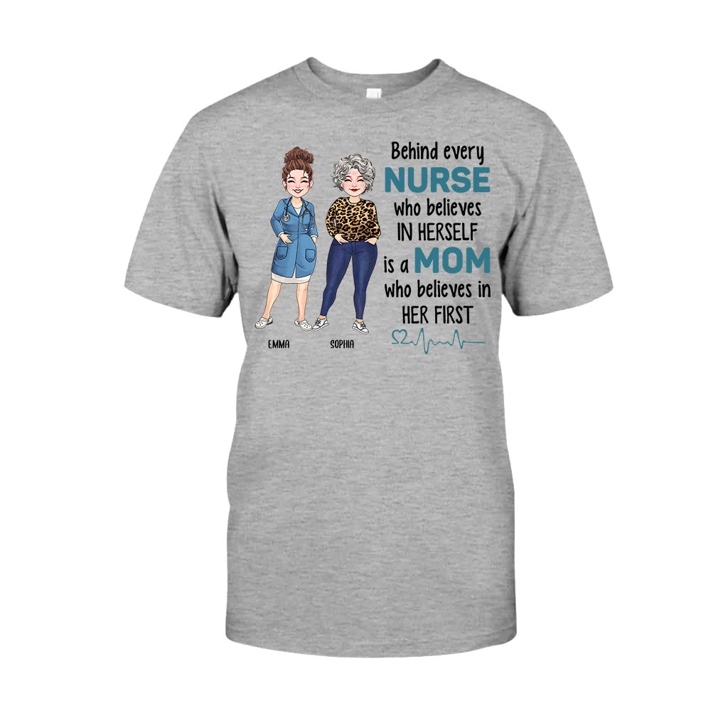 Derrière chaque infirmière qui croit en elle - T-shirt et sweat à capuche personnalisés pour infirmières