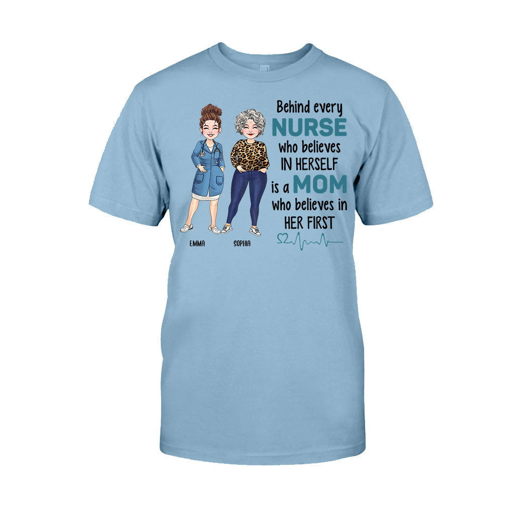 Derrière chaque infirmière qui croit en elle - T-shirt et sweat à capuche personnalisés pour infirmières