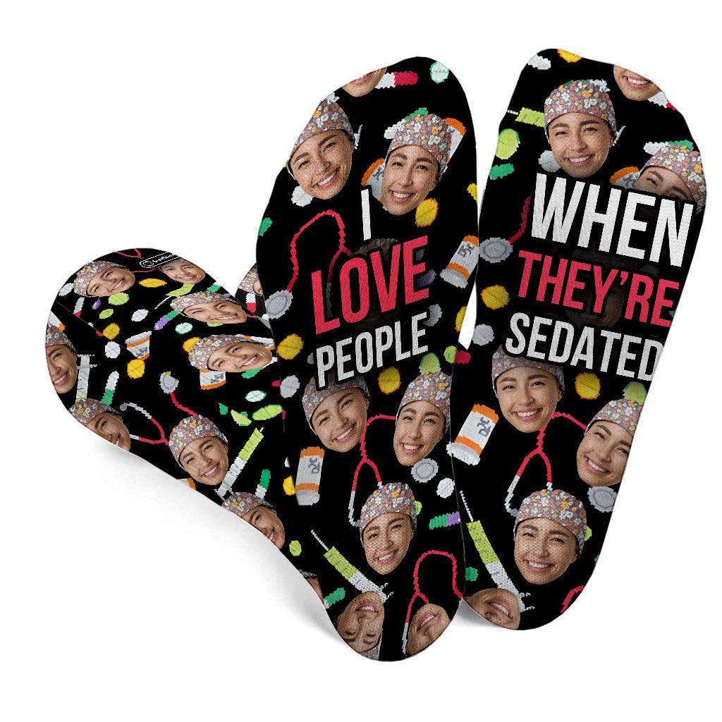 J'adore quand les gens sont sous sédatifs - Chaussettes d'infirmière personnalisées